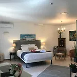 Les Mas Du Peintre Bed & Breakfast 4*