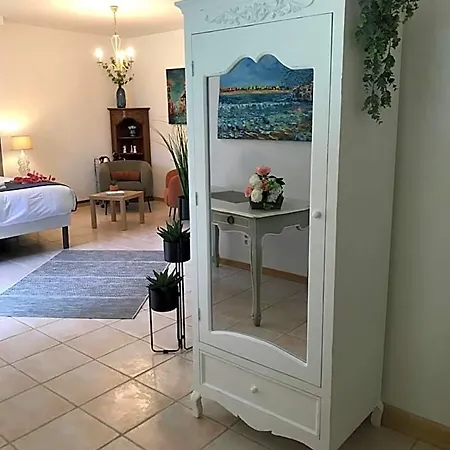 Les Mas Du Peintre Bed & Breakfast 4*